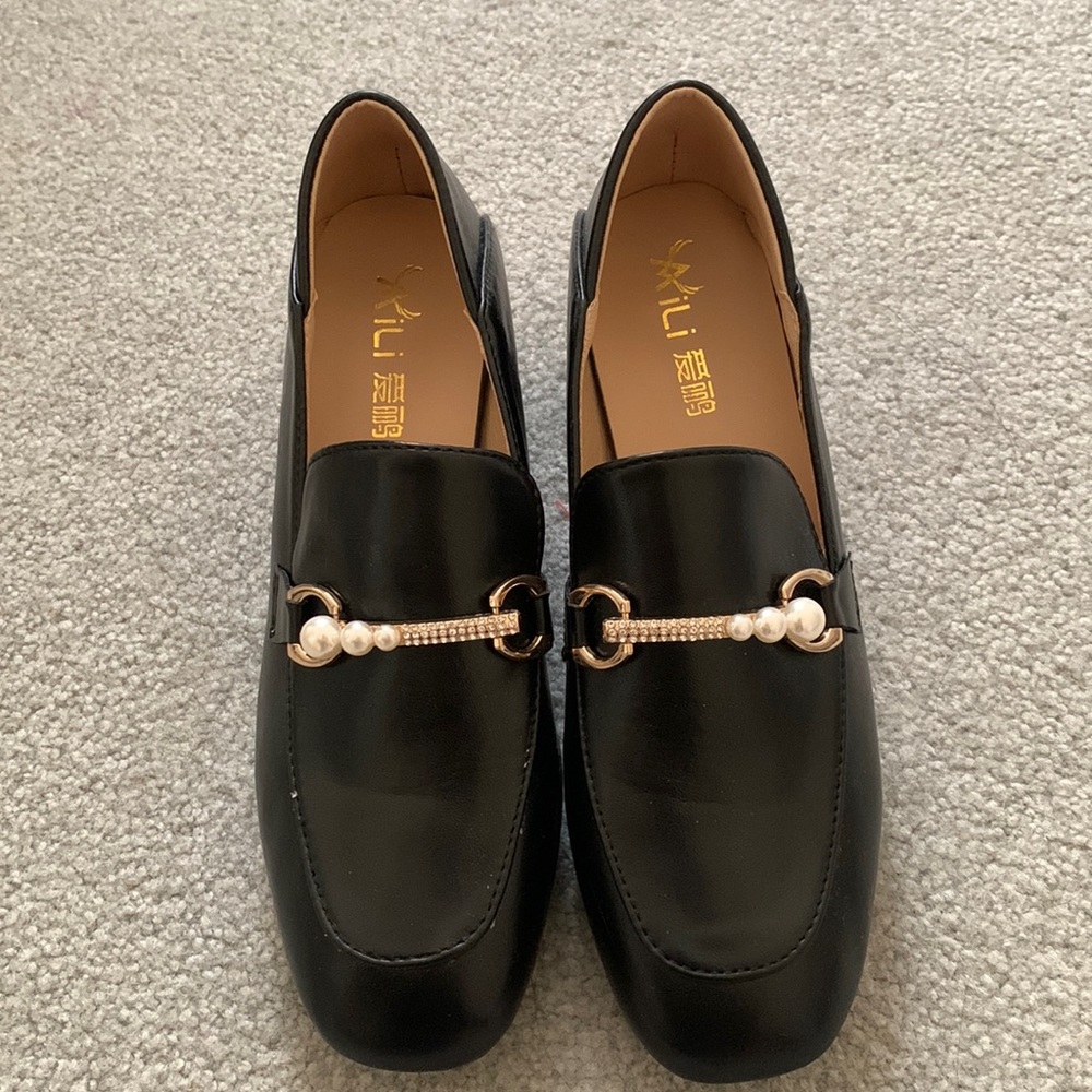 Heeled loafers